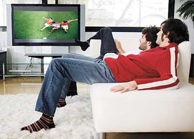 Aumento da venda de televisores para a Copa do Mundo --- Image by © Randy Faris/Corbis