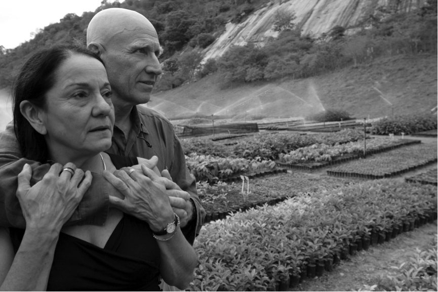 Sebastião Salgado e a esposa Lélia no Instituto Terra, em Minas Gerais